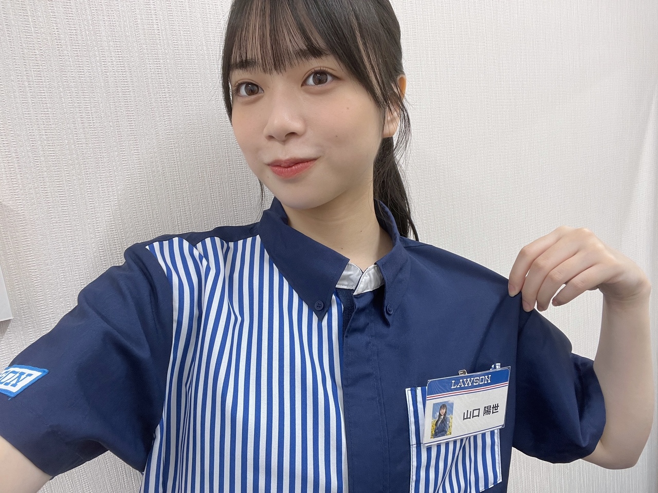 始球式翌日の公式ブログで紹介された山口陽世のローソン制服姿